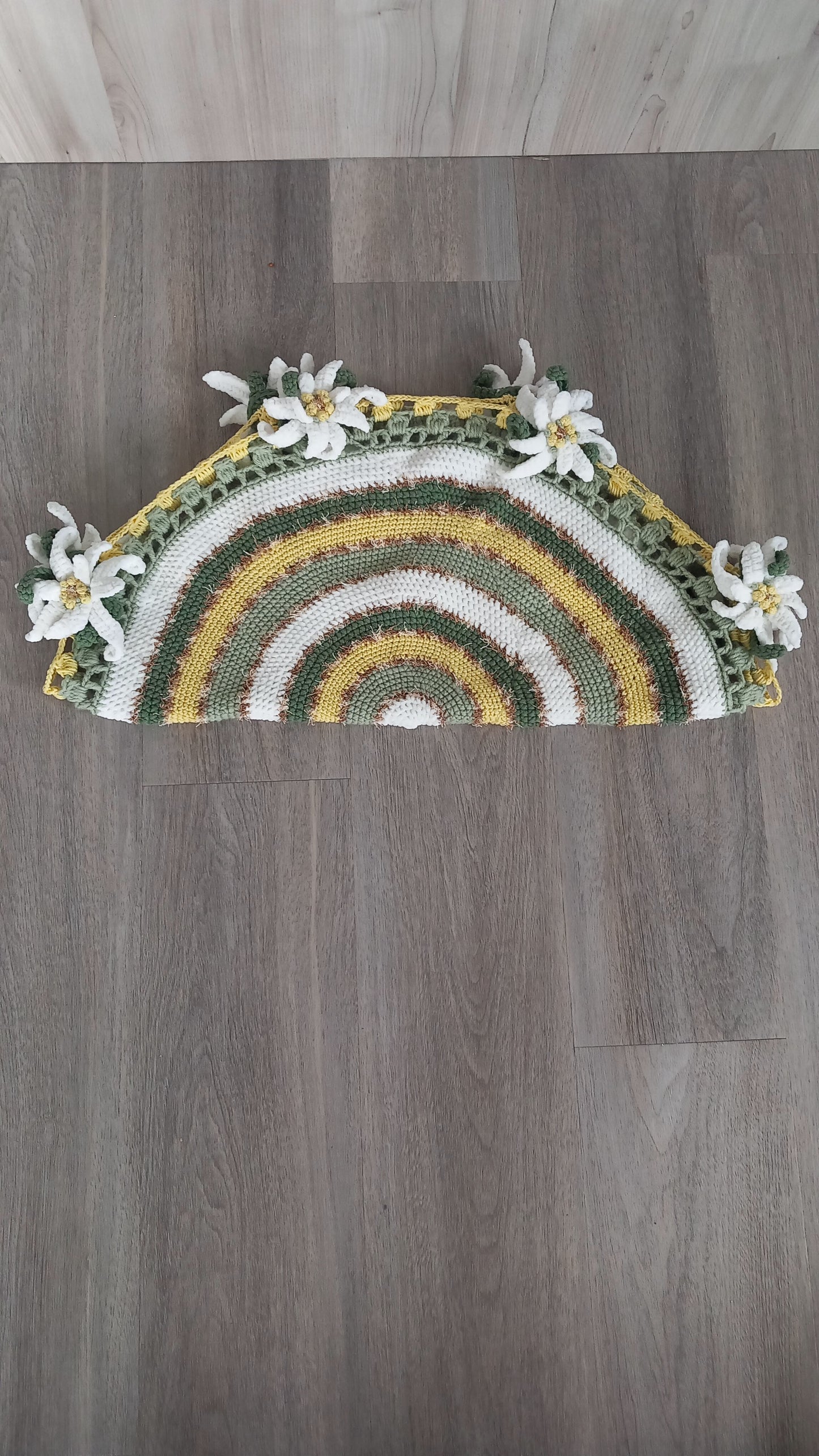 Edelweiss flowers circle rug