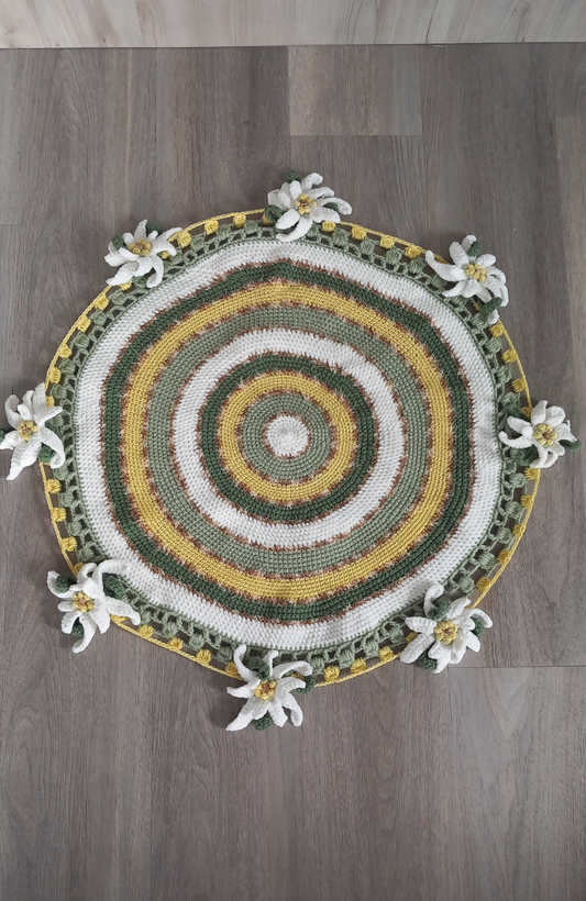 Edelweiss flowers circle rug