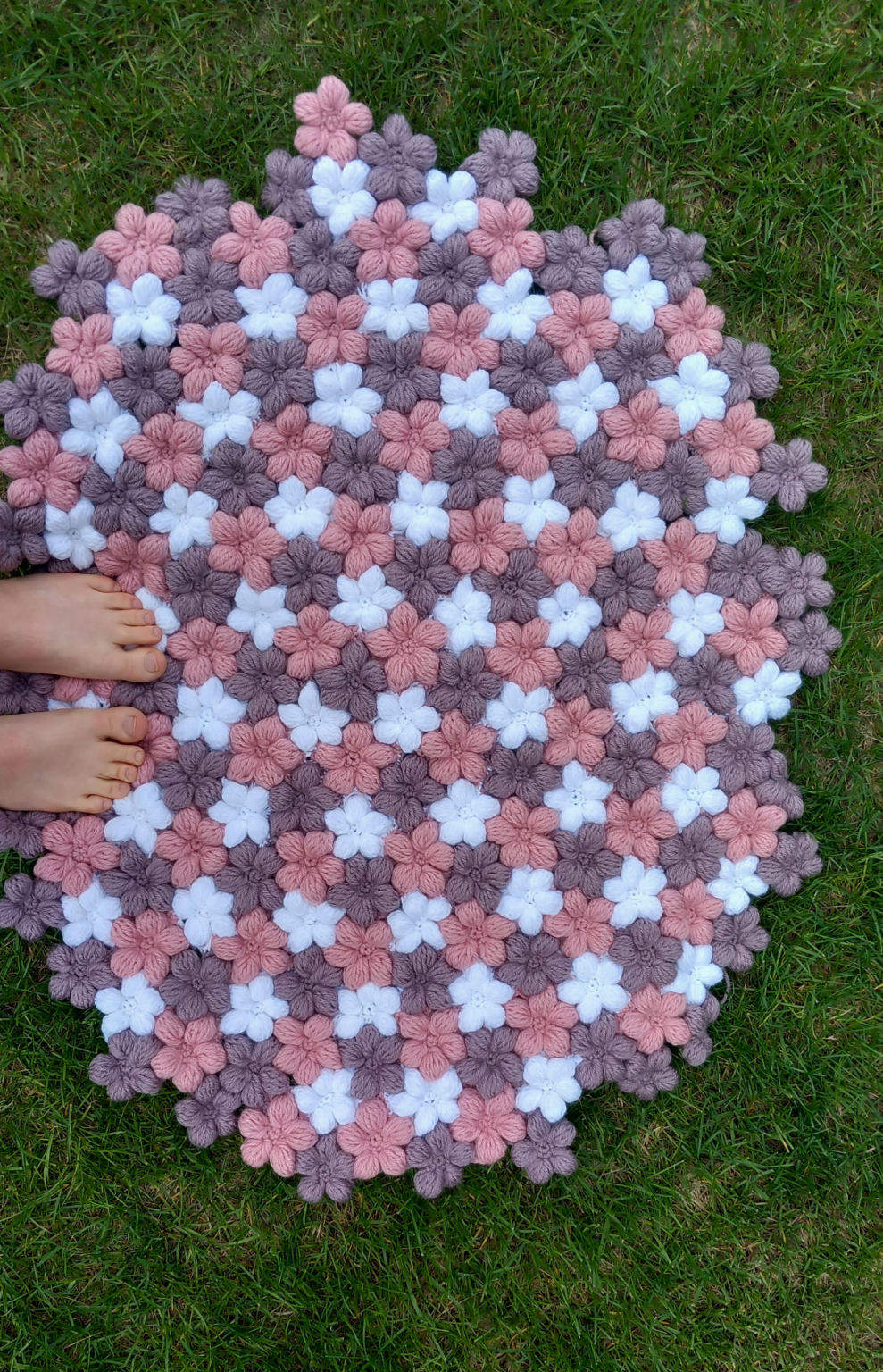 Large floral carpet :)