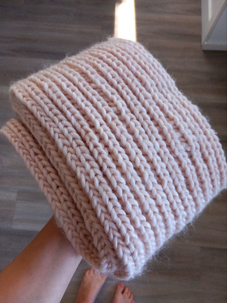 Chunky Wool beige handmade scarf