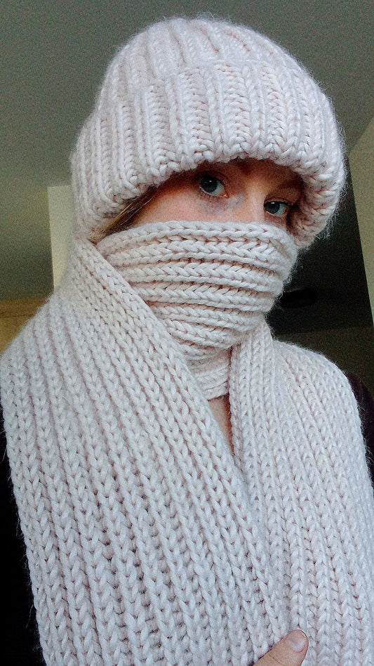 Chunky beige combo scarf/hat