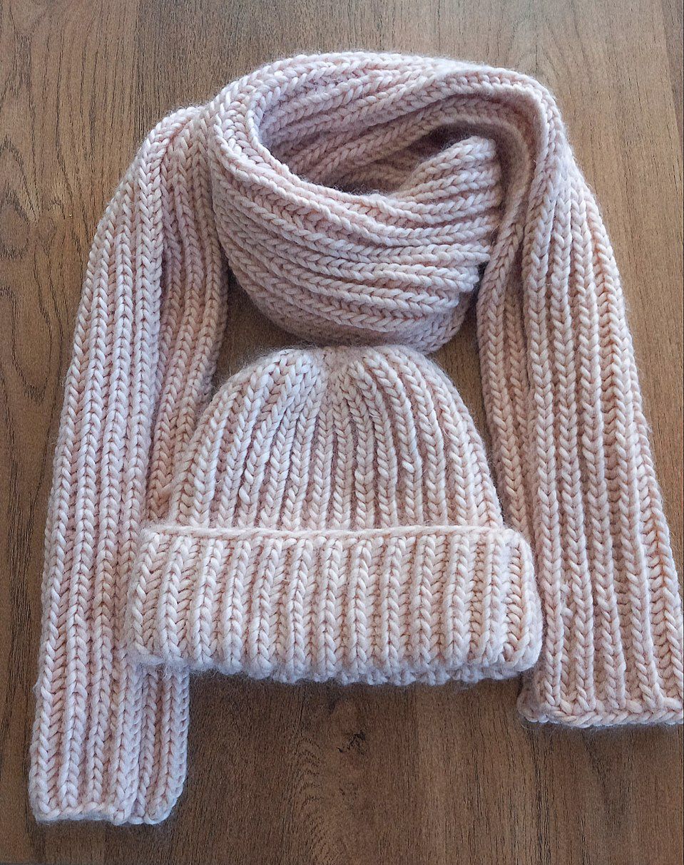 Chunky beige combo scarf/hat